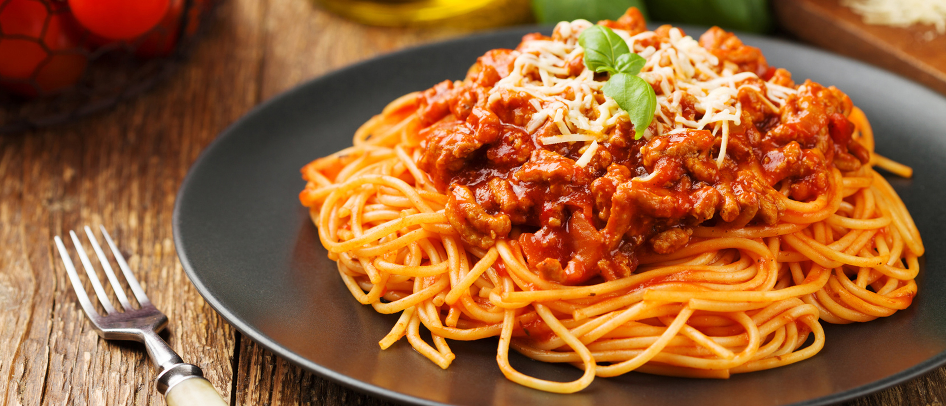 Delicious spaghetti served on a black plate